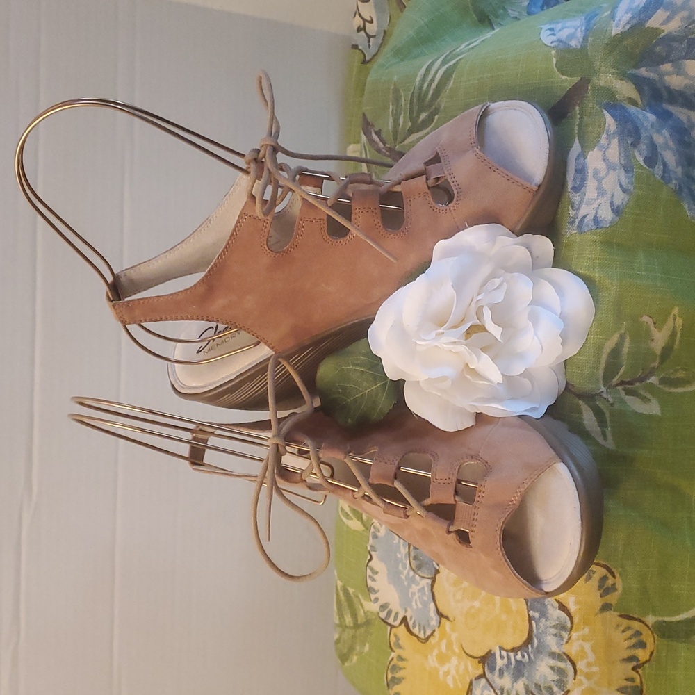 Skechers Leather Parallel Wedge Tan  Suede Platform Lace Up Open Toe, Size 9